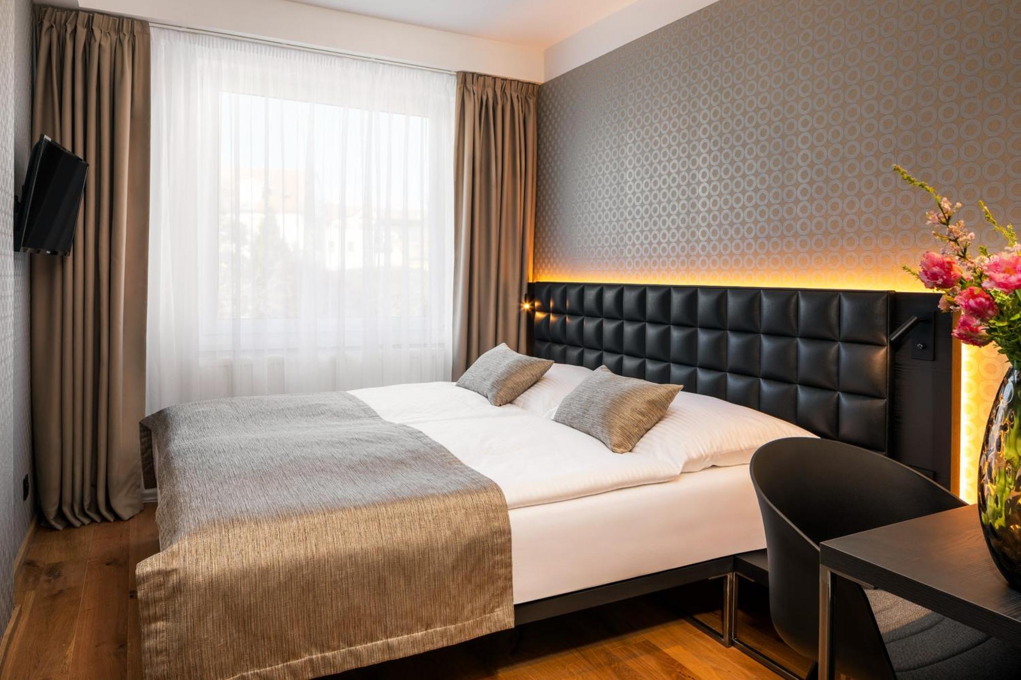 Standard Double Room,1705567330:JPEG